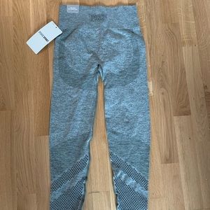 VICTORIAS SECRET PINK GREY LEGGINGS